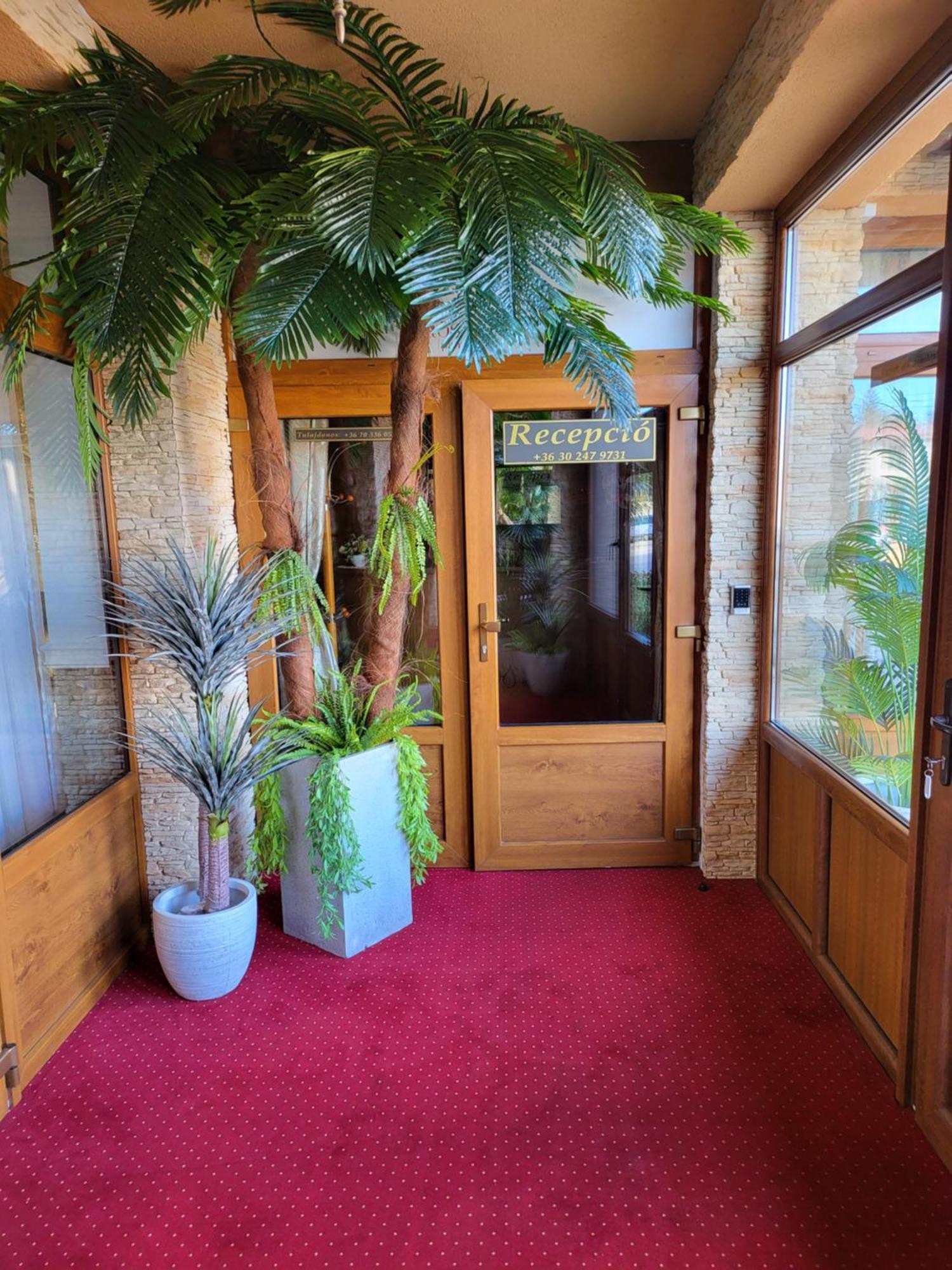Voeroes Alom Panzio Bed & Breakfast Tiszakecske Luaran gambar