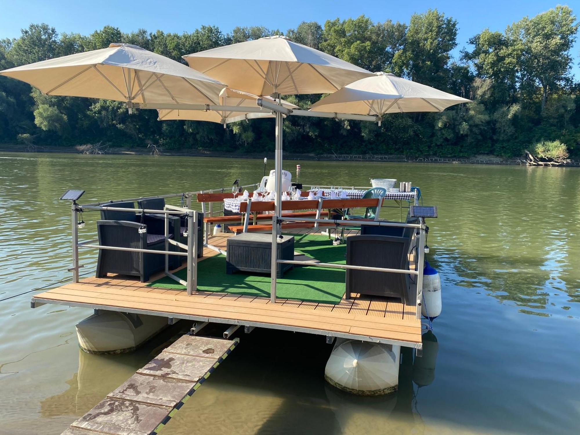 Voeroes Alom Panzio Bed & Breakfast Tiszakecske Luaran gambar