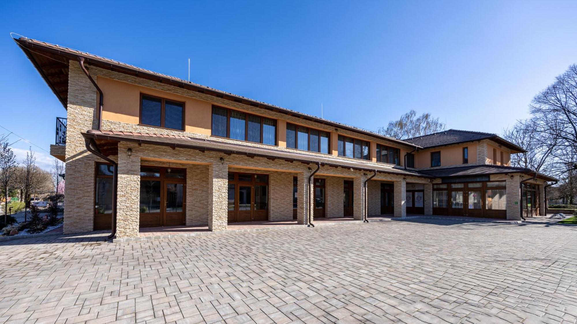 Voeroes Alom Panzio Bed & Breakfast Tiszakecske Luaran gambar