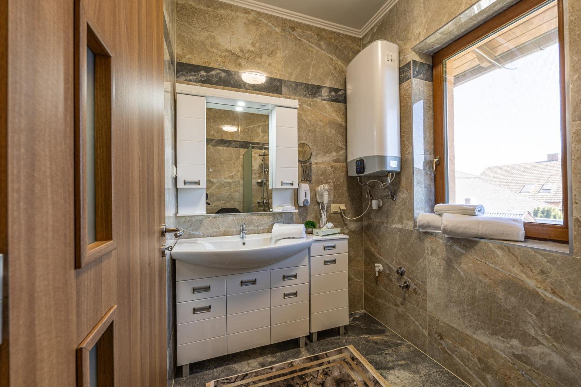 Voeroes Alom Panzio Bed & Breakfast Tiszakecske Luaran gambar